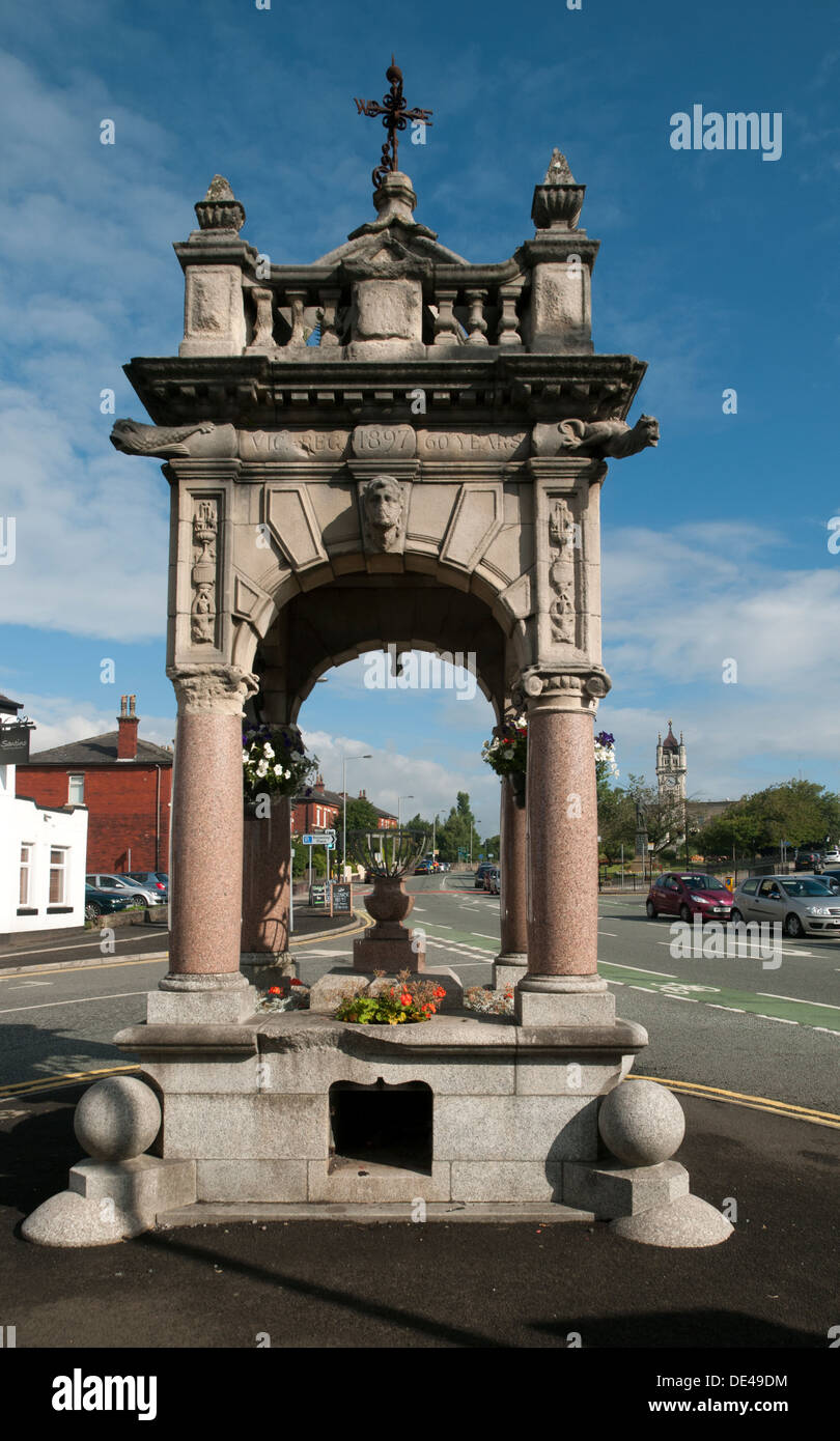 Potabile ornamentali e fontana abbeveratoio, Manchester Road, Bury, Greater Manchester, Inghilterra, Regno Unito. Costruito 1897 da T R Kitsell Foto Stock