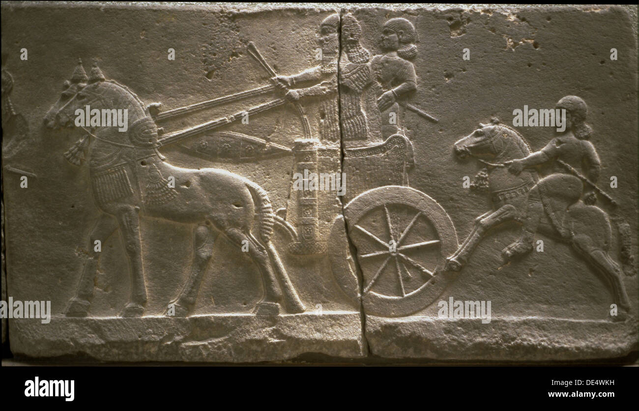 Carro e cavalryman, 8 cen. BC. Artista: arte assira Foto Stock