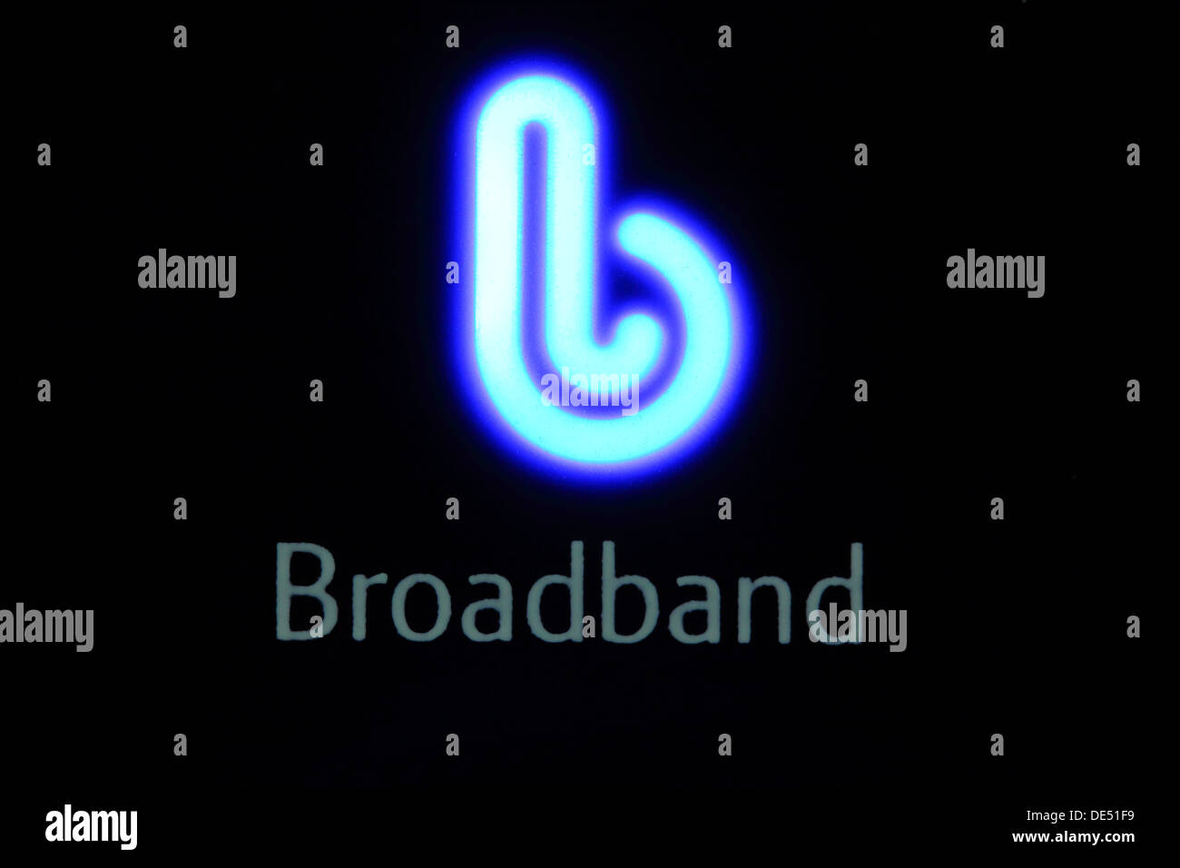 Illuminato logo a banda larga su un router a banda larga Foto Stock