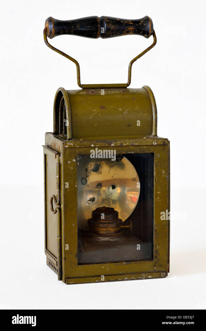 Lampada ad olio del XIX secolo, mostra 'Feuer und Flamme', i vigili del  fuoco dal 1850 fino ad oggi, Museo del Patrimonio Industriale Foto stock -  Alamy