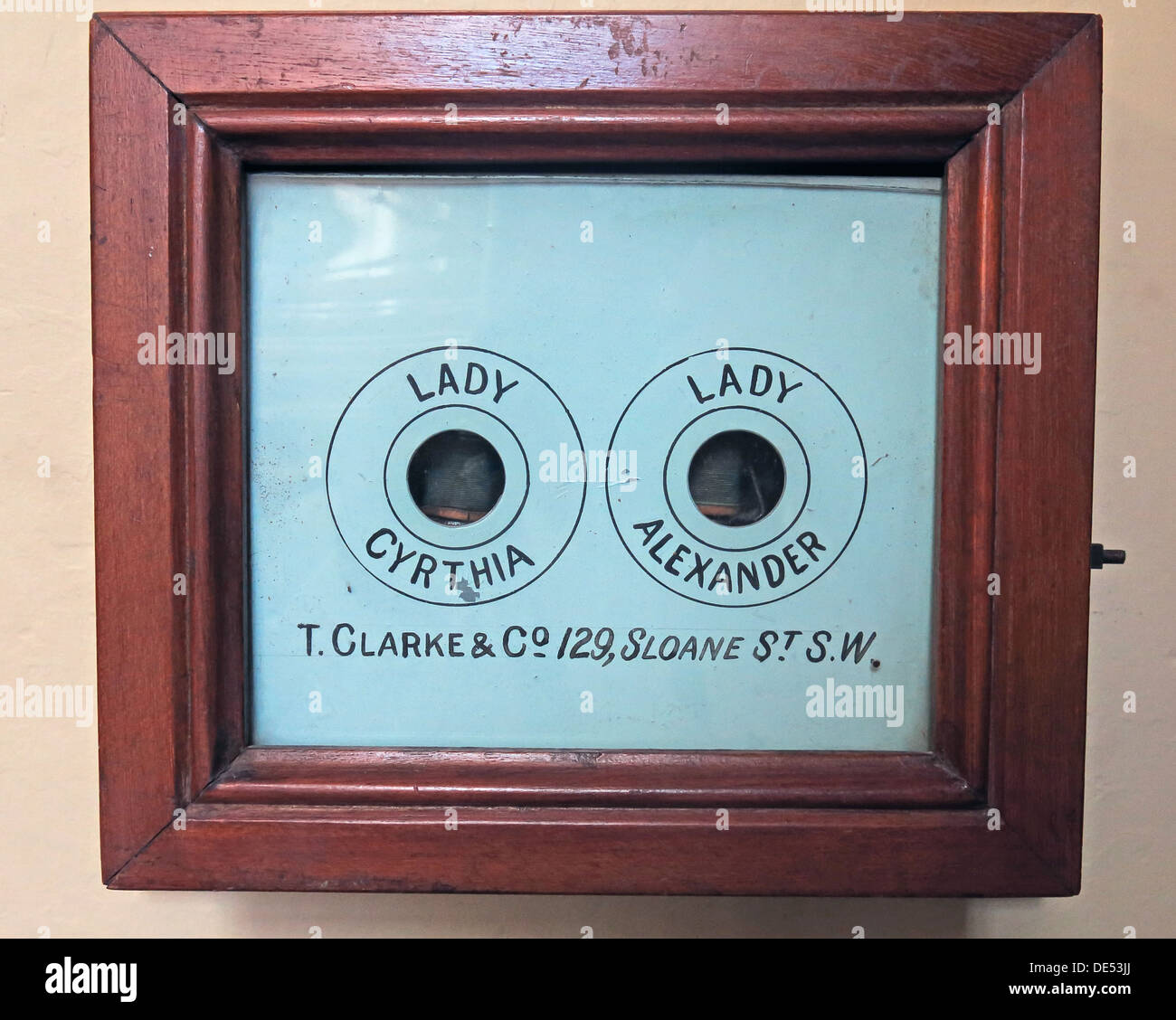 Paese interno Mansion chiamata telefonica sistema da casa Montecute, NT, Somerset Foto Stock