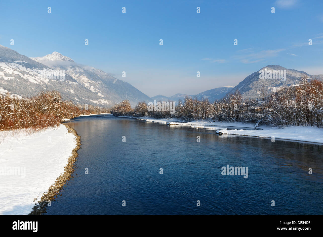 Drava in inverno, Greifenburg, Drautal, Carinzia, Austria Foto Stock