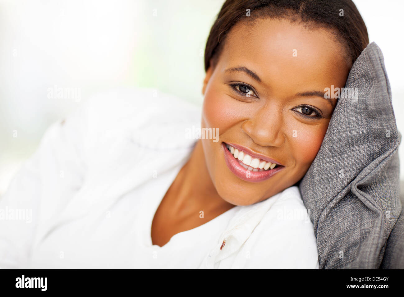 Close up ritratto di pretty Afro American donna Foto Stock