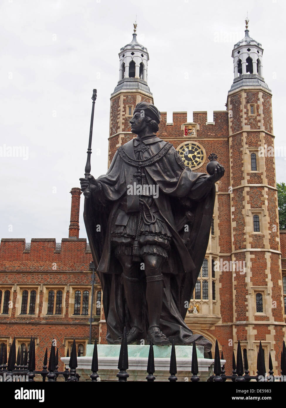 Eton College cortile statua del Fondatore Re Henry Foto Stock