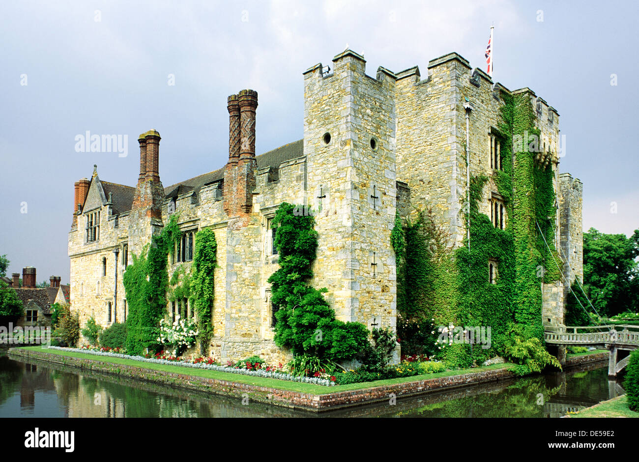 Il castello di Hever, Kent, Inghilterra. Moated casa di pietra di Anne Boleyn famiglia risale a 13 C. Foto Stock