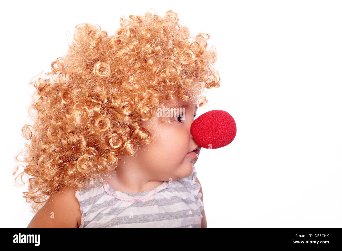Poco clown bambino con un naso rosso Foto Stock