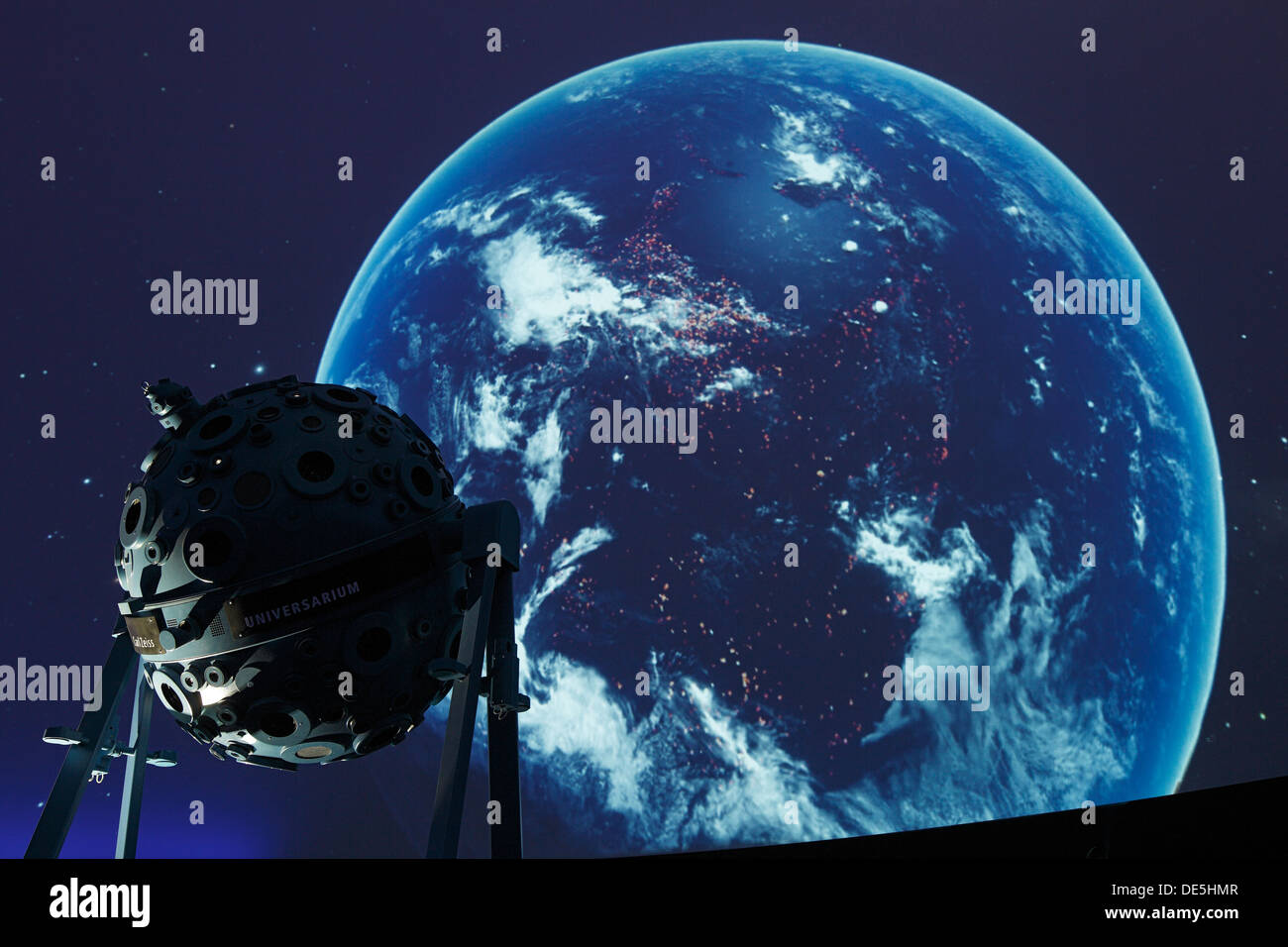 D-Bochum, la zona della Ruhr, Westfalia, Renania settentrionale-Vestfalia, NRW, Zeiss Planetarium vista interna, auditorium, astronomia, trapunto cielo stellato, conopy, a cupola, stelle proiettore Universarium IX e la messa a terra Foto Stock
