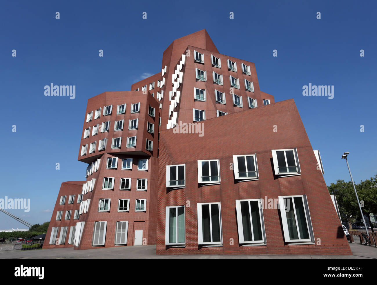 Edificio futuristico a Dusseldorf, Germania Foto Stock