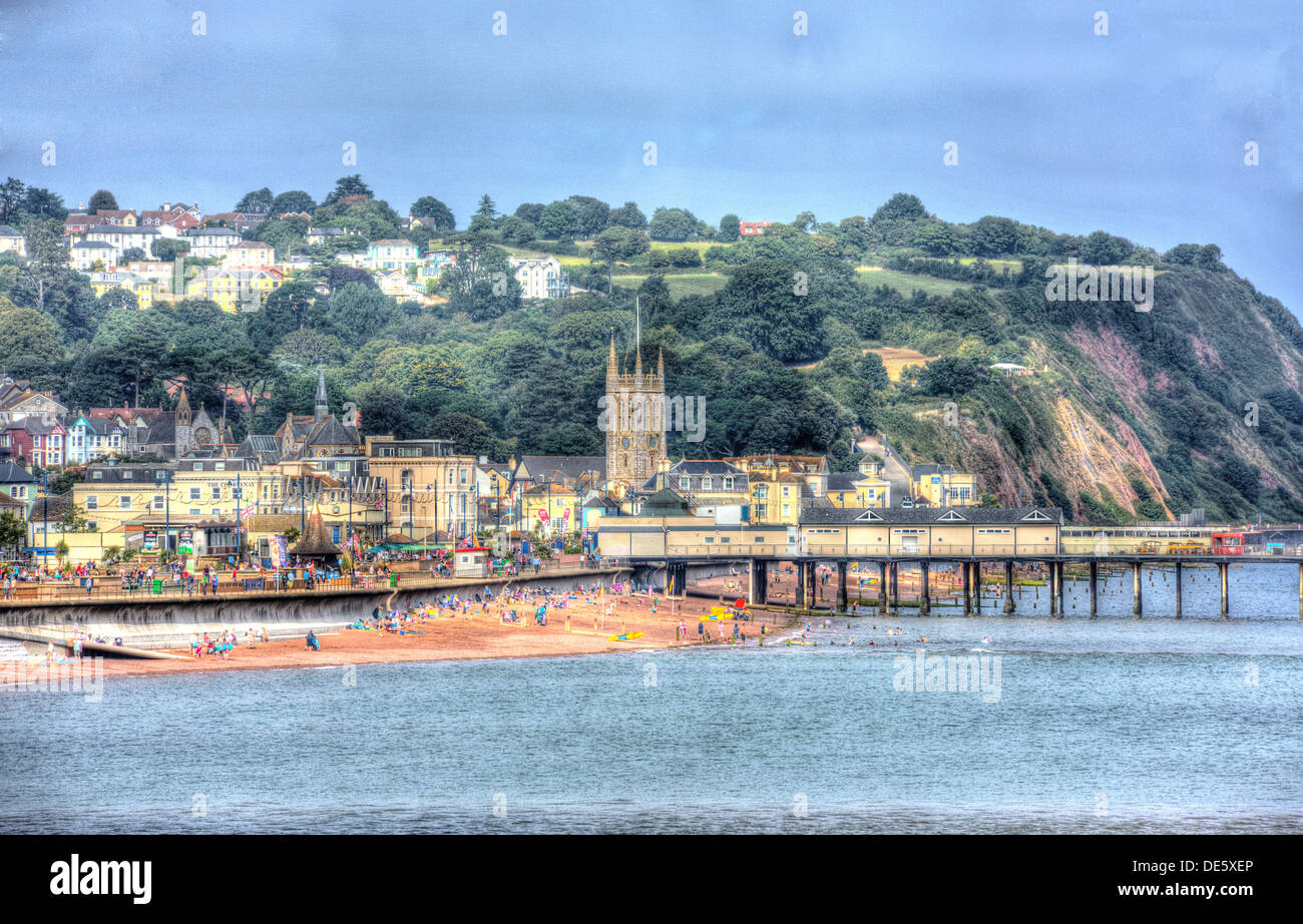 Vista della città di Teignmouth beach e dal lungomare Devon England, Inglese tradizionale cittadina turistica di scena dal mare in HDR Foto Stock