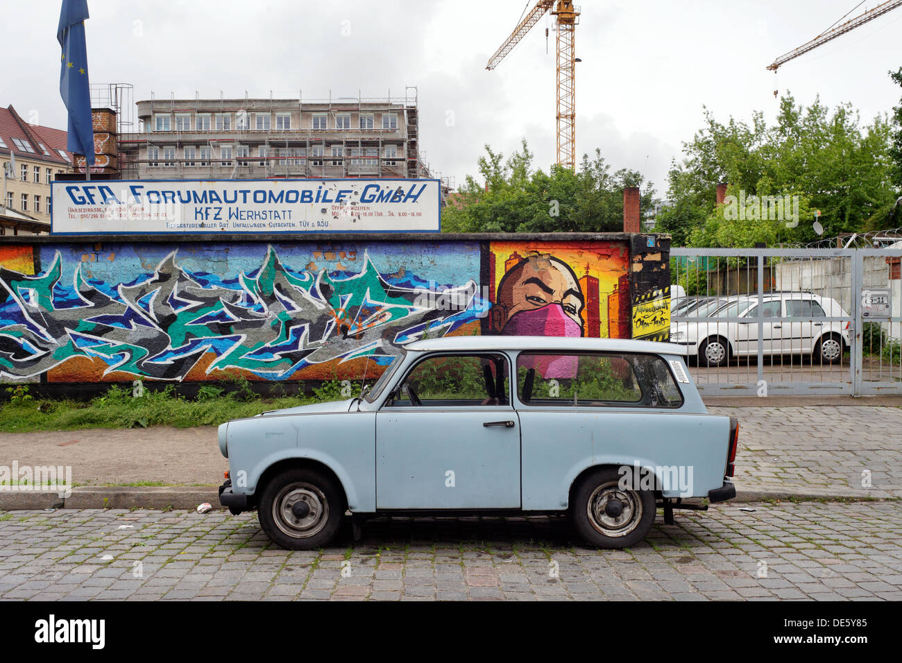 Berlino, Germania, Trabant vettura officina di riparazione e in strada Haase Foto Stock