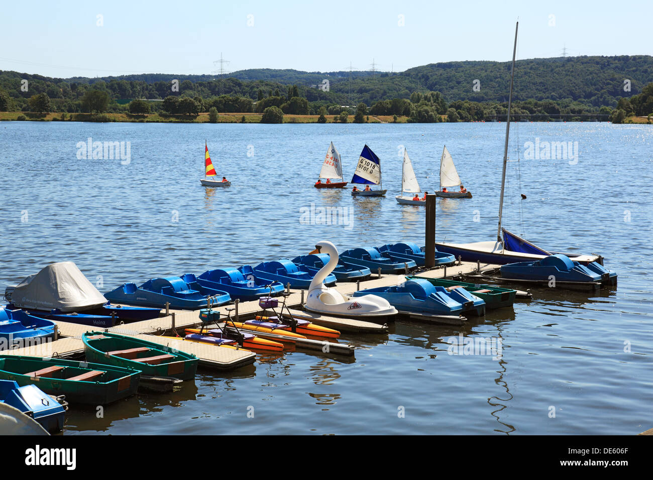 D-Bochum, la zona della Ruhr, Westfalia, Renania settentrionale-Vestfalia, NRW, D-Witten, D-Hattingen, Kemnader vedere, Kemnade Lago, Ruhrstausee, serbatoio della Ruhr, barche sull'acqua, noleggio barche Foto Stock