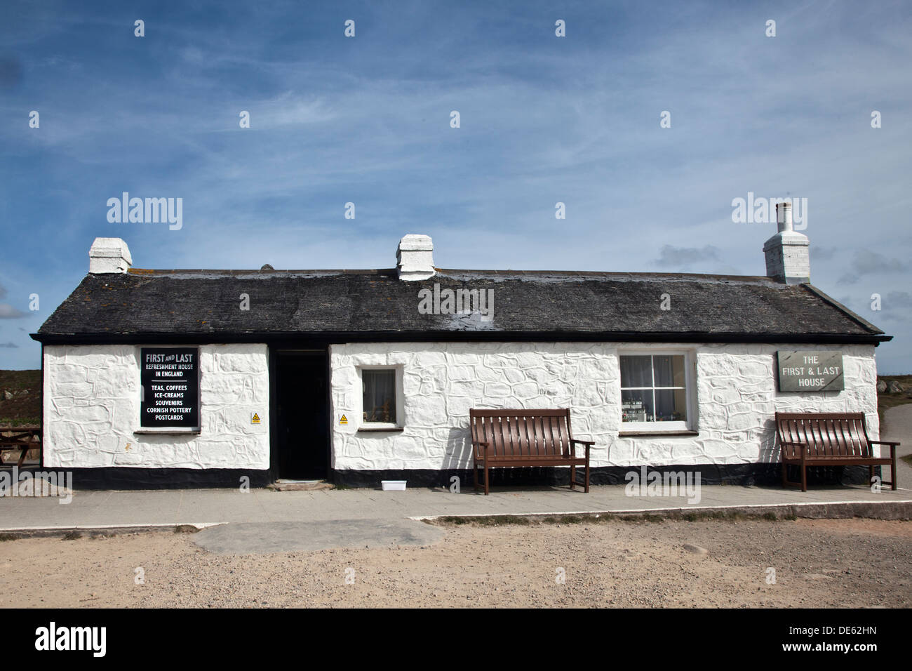 La prima e ultima casa ristorante, bar e negozio di articoli da regalo a Lands End Cornwall Foto Stock
