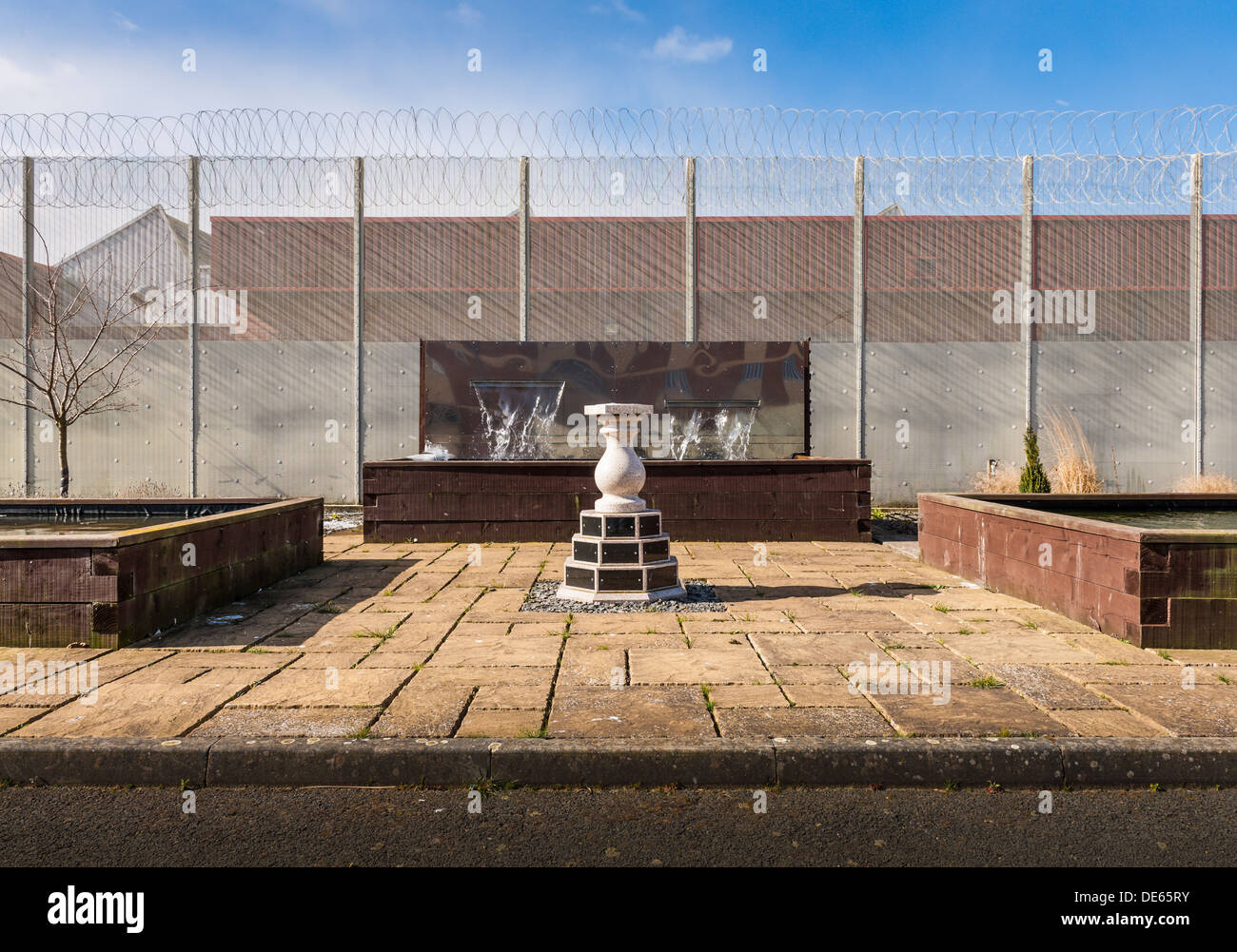 Un giardino decorativo acqua funzione installata in corrispondenza di una sua maestà il carcere in Lancashire nel Regno Unito. Foto Stock