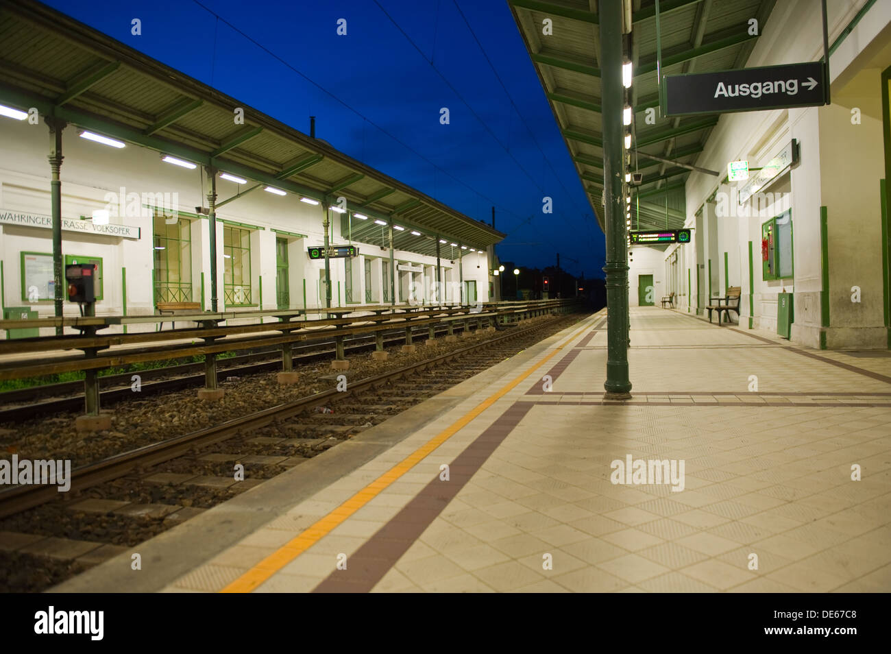 Vienna stazione della metropolitana - wahringer strase volksoper Foto Stock