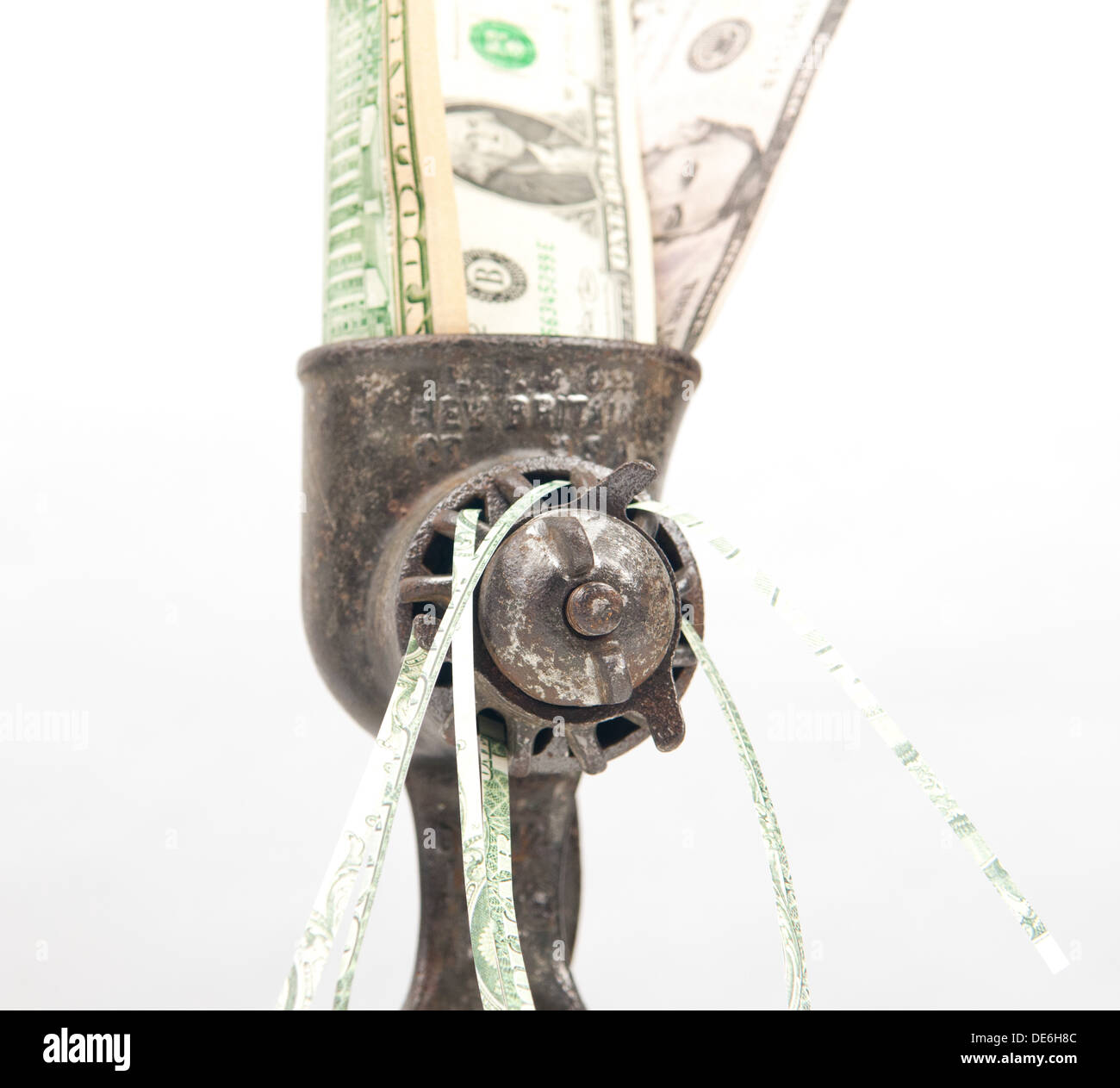 Un tritacarne rettifica fino US Dollar moneta note Foto Stock