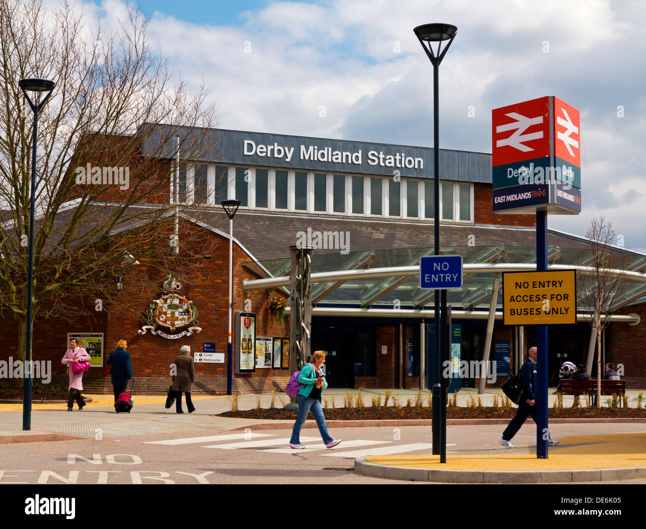 Esterno del Derby Midland stazione ferroviaria in Derby city centre Derbyshire England Regno Unito Foto Stock