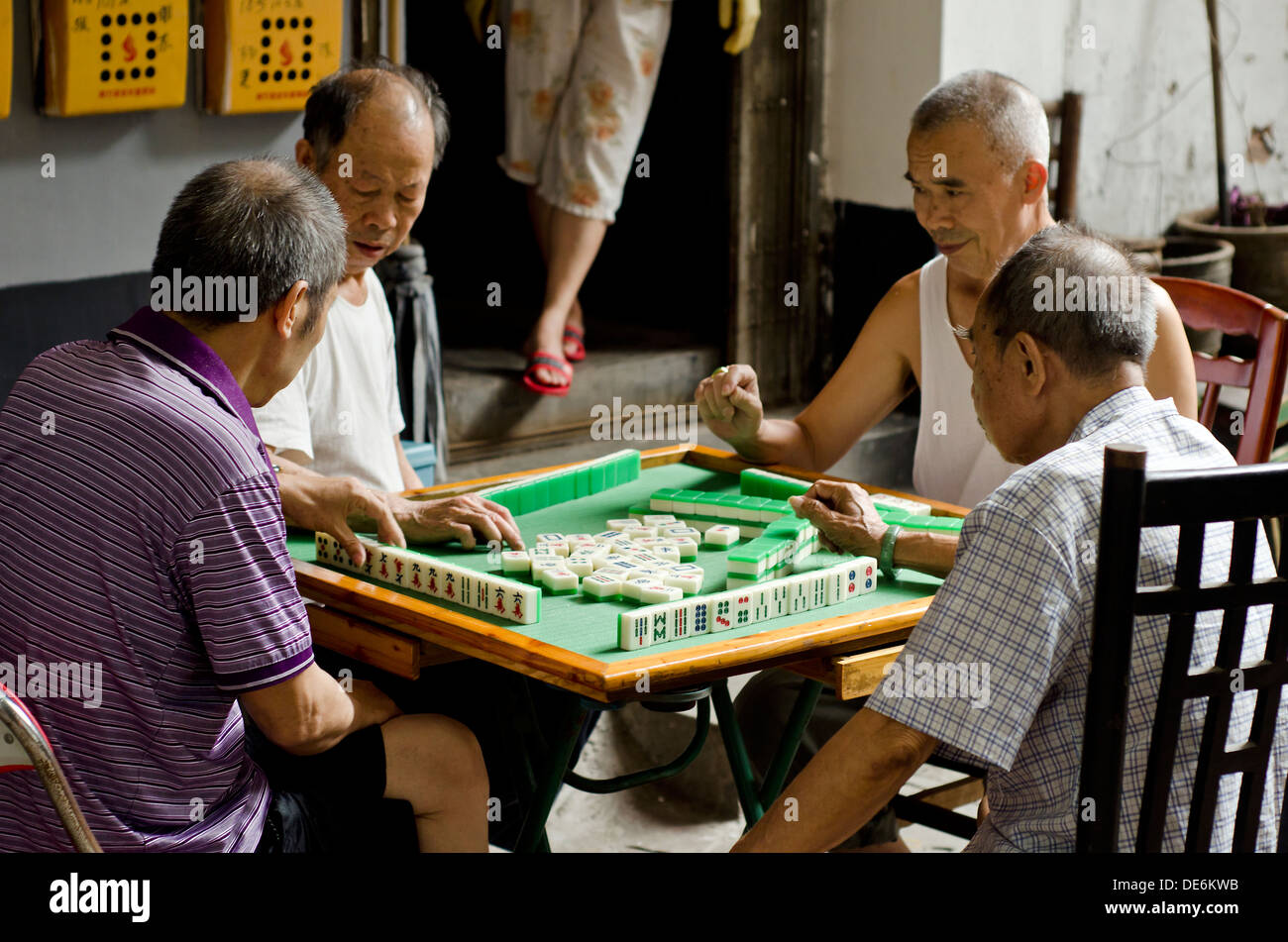 Vecchie persone che giocano a mahjong ,Guangzhou , Cina Foto Stock