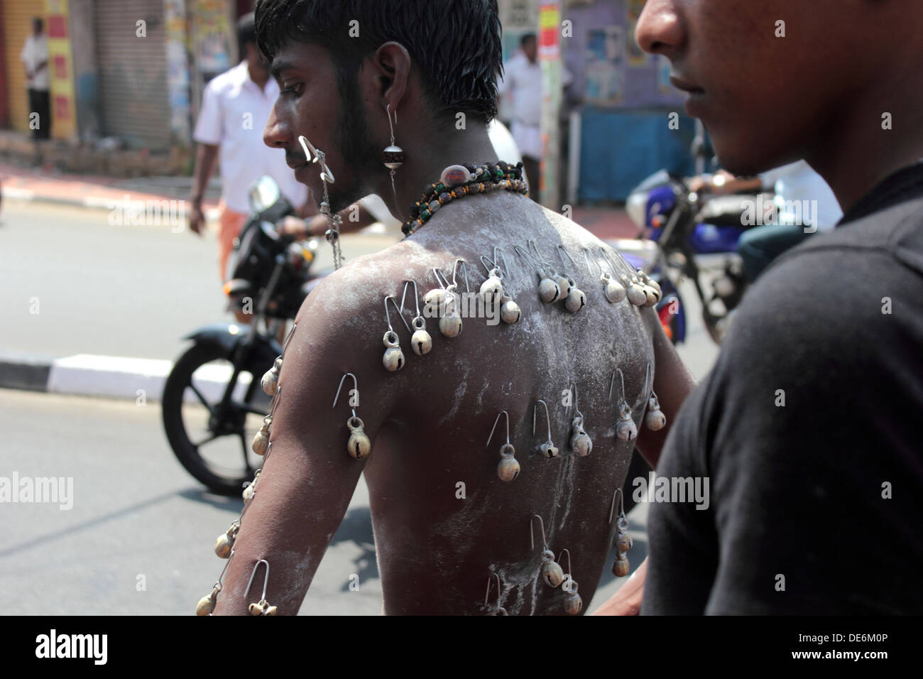 Kavadi devoti indù Paravai Vel Kavadi Foto Stock