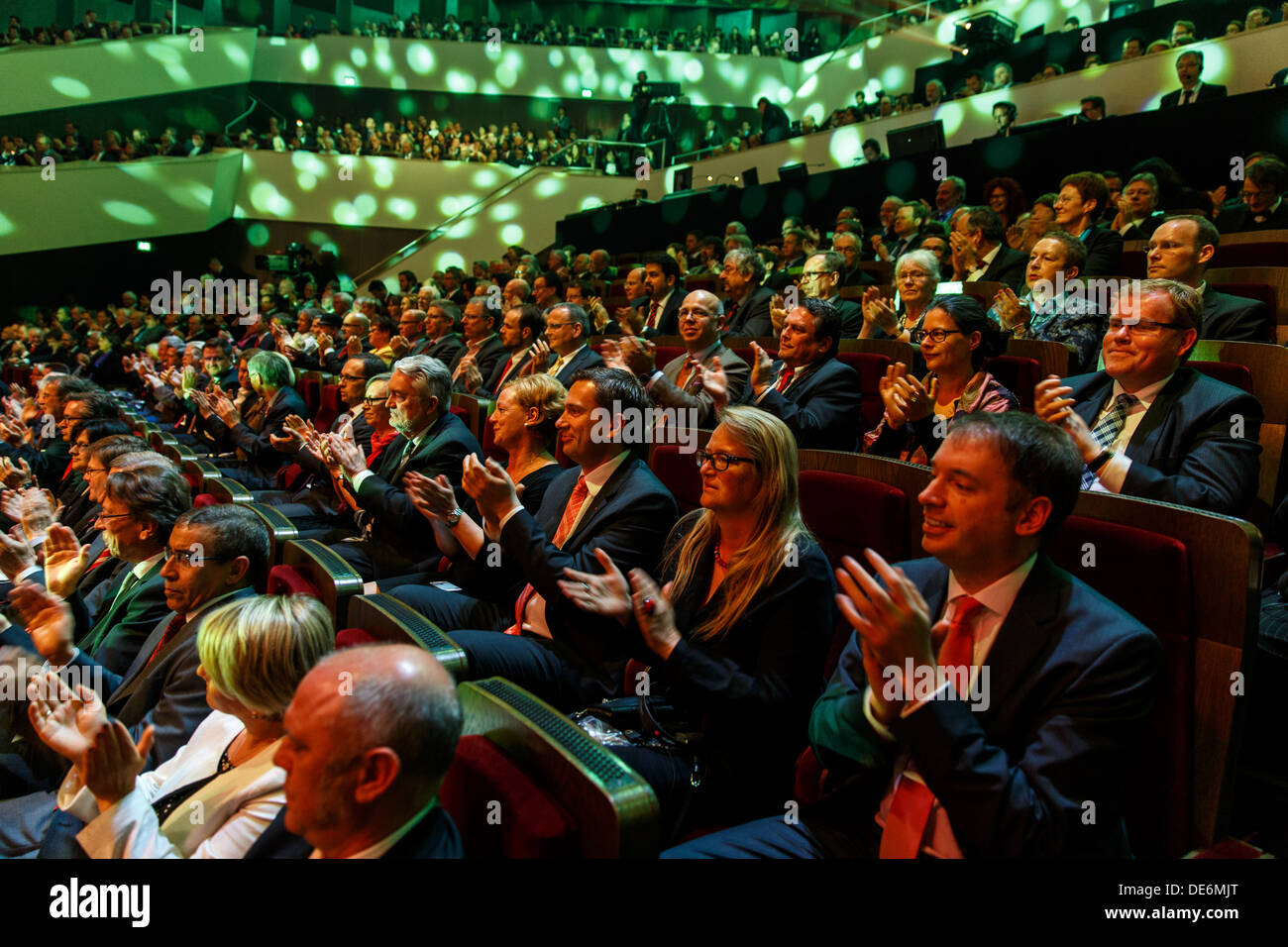 Leipzig, Germania, presso il Gewandhaus gli ospiti alla cerimonia di 150 anni SPD Foto Stock