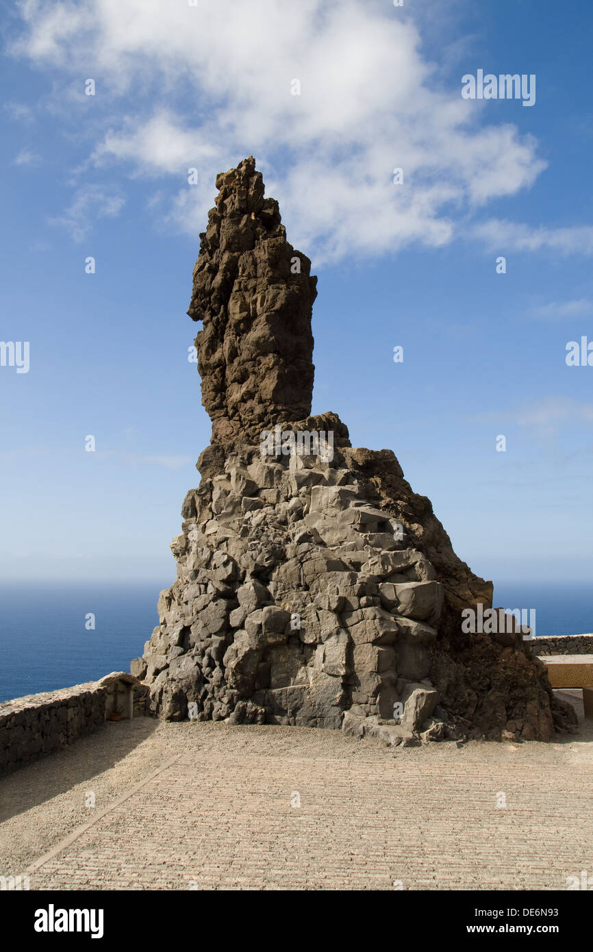 La roccia vulcanica formazione sul Mirador de la Monja in Teno Parco Rurale, Tenerife, Isole Canarie. Foto Stock