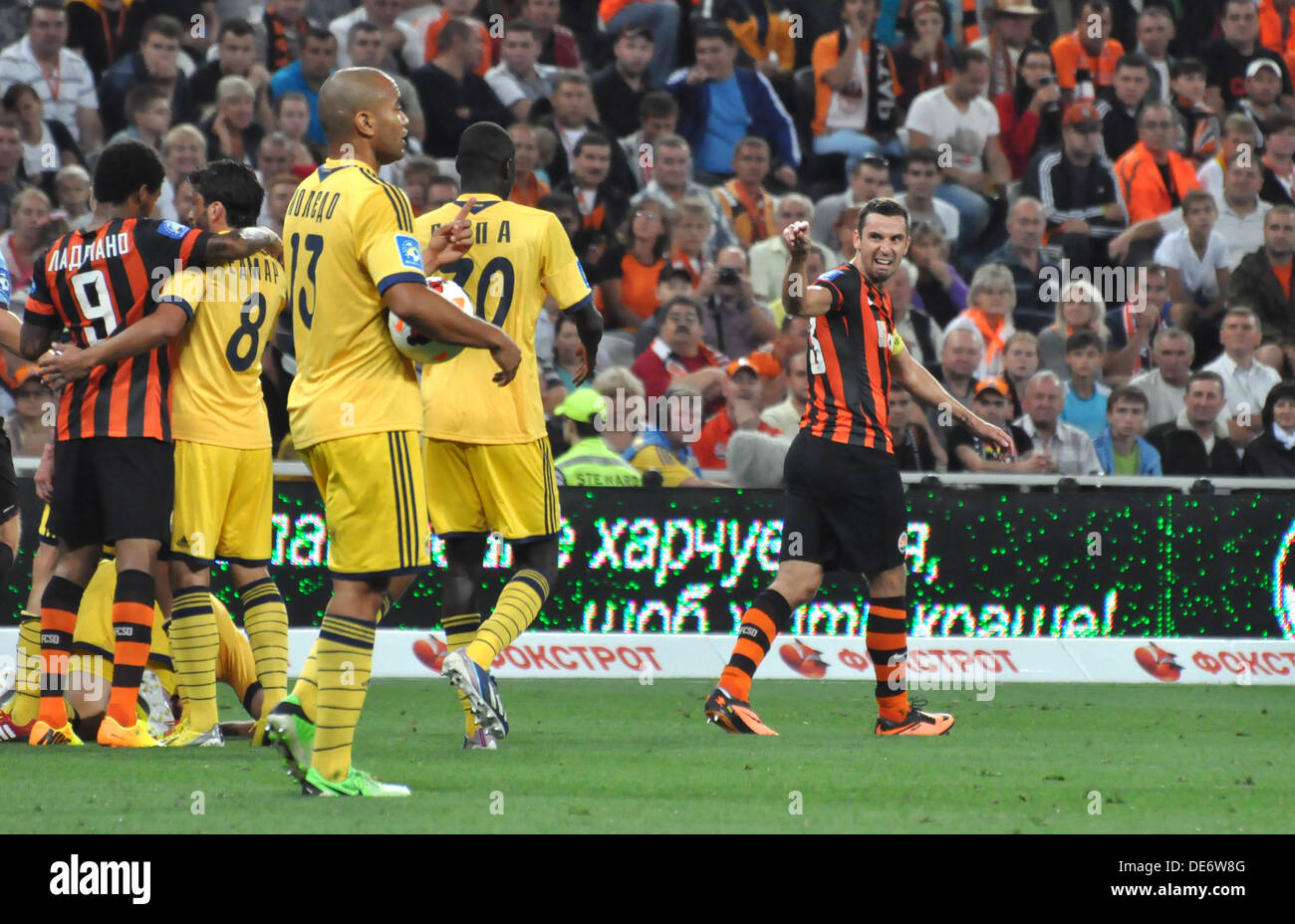 Dario Srna riprodurre l'ape durante il match tra (Shakhtar Donetsk) vs (Metalist Kharkiv) Foto Stock