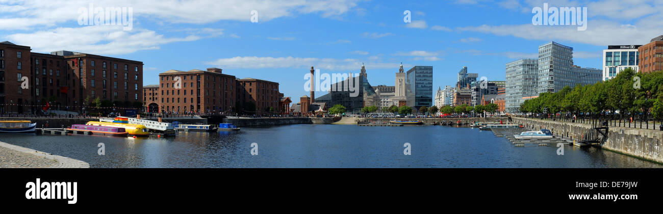 Inghilterra, Liverpool, vista da Albert Docks verso la città Foto Stock