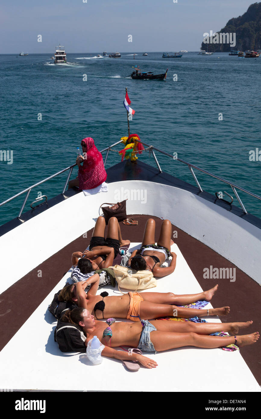 Lucertole da mare a Ko Phi Phi al traghetto di Phuket - Tailandia Foto Stock