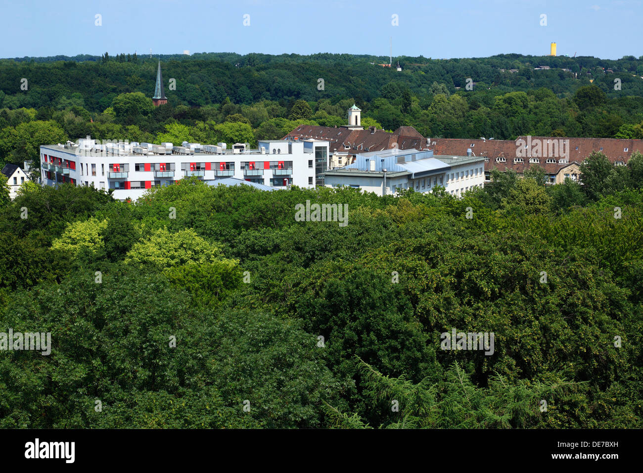 Panoramablick vom Bismarckturm ueber den Stadtpark zum San Josef-Hospital Klinikum der Ruhr-Universitaet Bochum, Ruhrgebiet, Renania settentrionale-Vestfalia Foto Stock