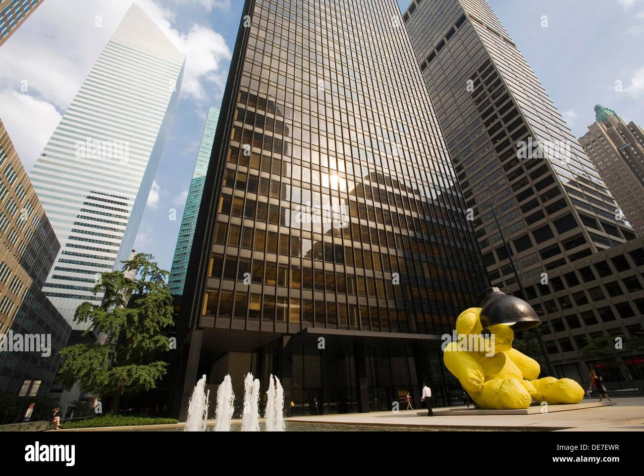 Seagram Building di Ludwig Mies van der Rohe, Park Avenue, Midtown  Manhattan, New York New York, Stati Uniti d'America Foto stock - Alamy