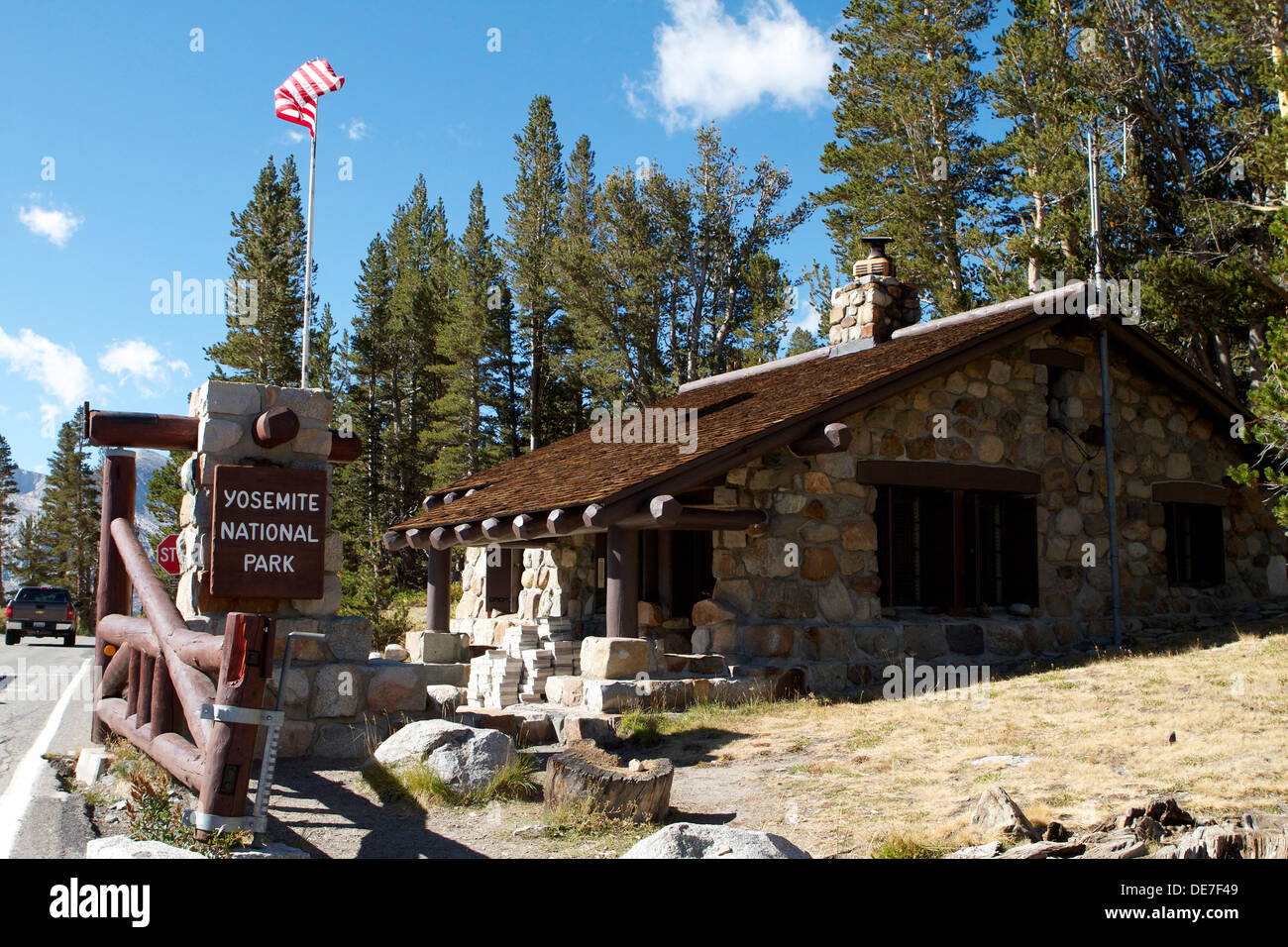 L'ingresso orientale al Parco Nazionale di Yosemite sulla Tioga Road Foto Stock