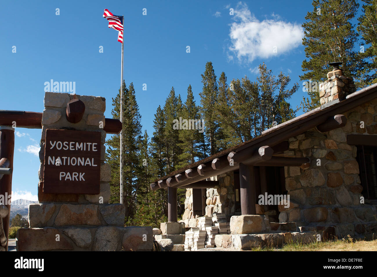 L'ingresso orientale al Parco Nazionale di Yosemite sulla Tioga Road Foto Stock