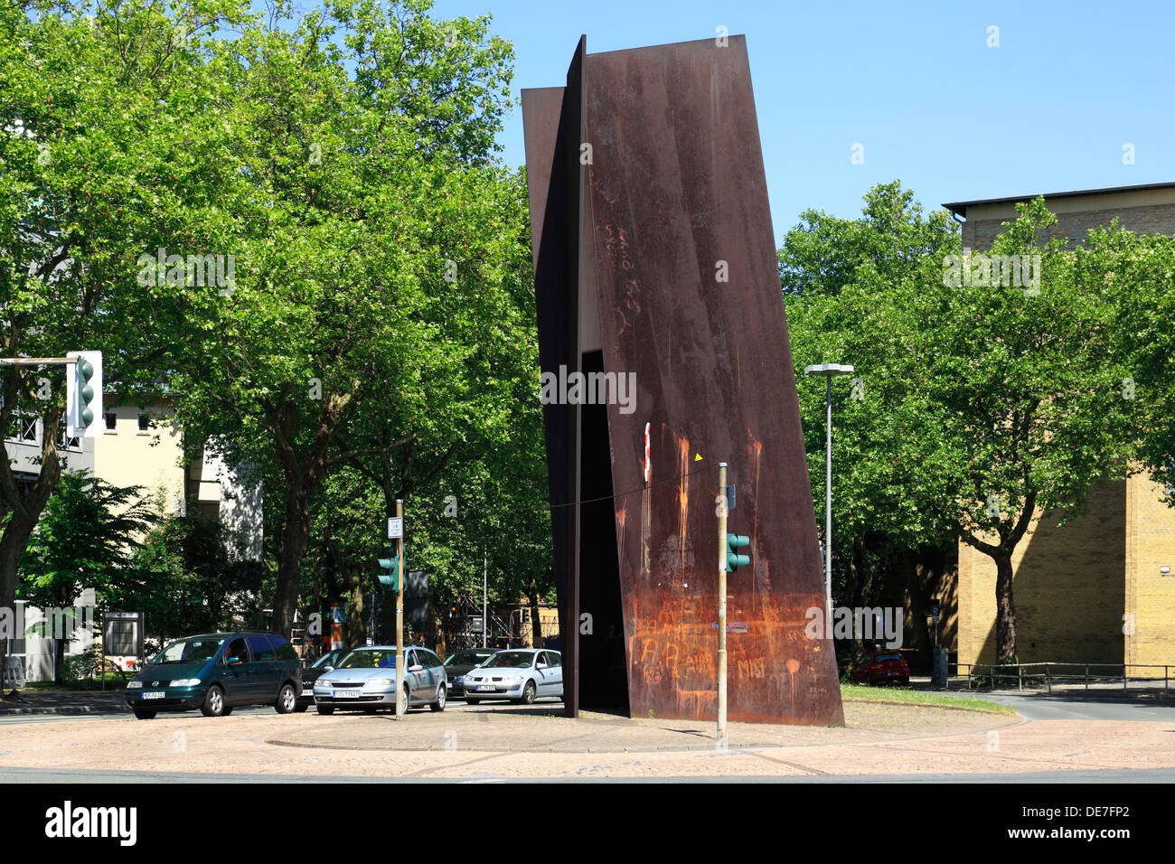 Stahlskulptur 'Terminal' von Richard Serra am Hauptbahnhof von Bochum, Ruhrgebiet, Renania ...