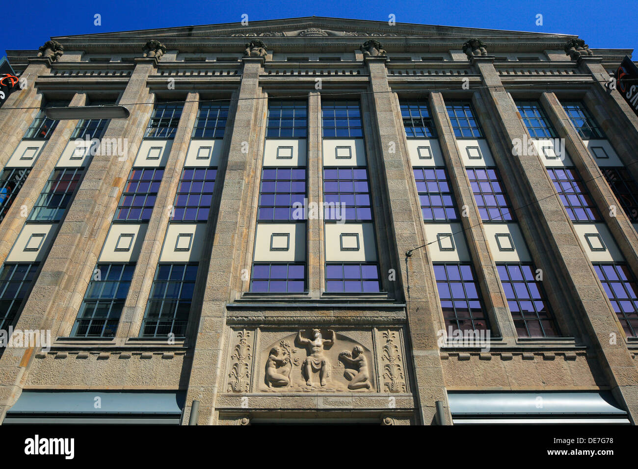 Kaufhaus Kortum, Drehort fuer den TV-film 'Der grosse Bellheim", rilievo von Johannes Knubel Gott Merkur, Bochum, Ruhrgebiet, Renania settentrionale-Vestfalia Foto Stock