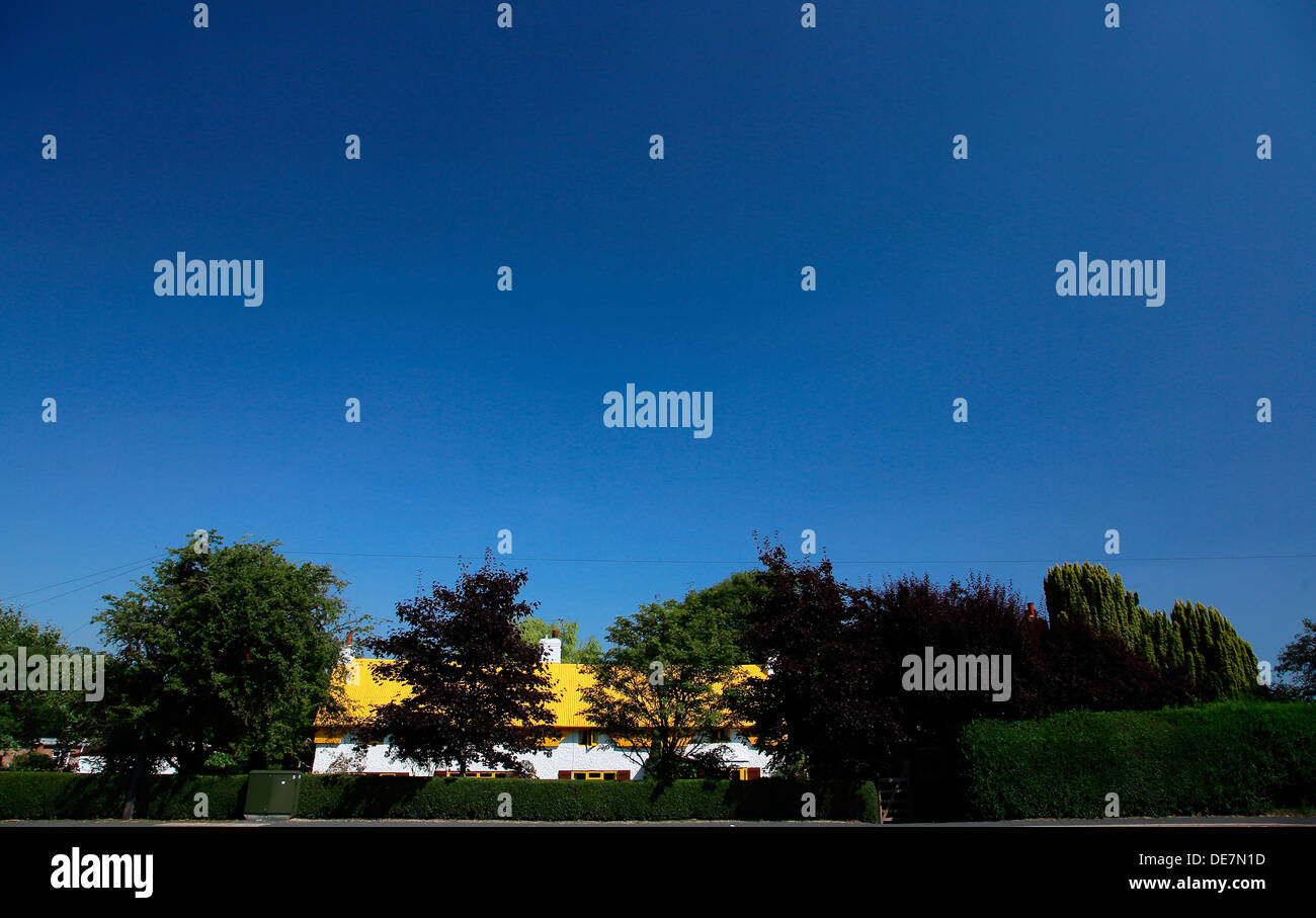 giallo sul tetto Foto Stock