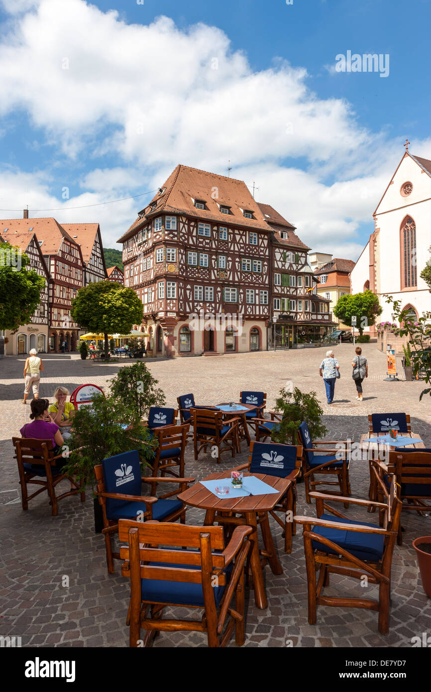 Germania, Baden Wuerttemberg, vista del mercato con il municipio Foto Stock