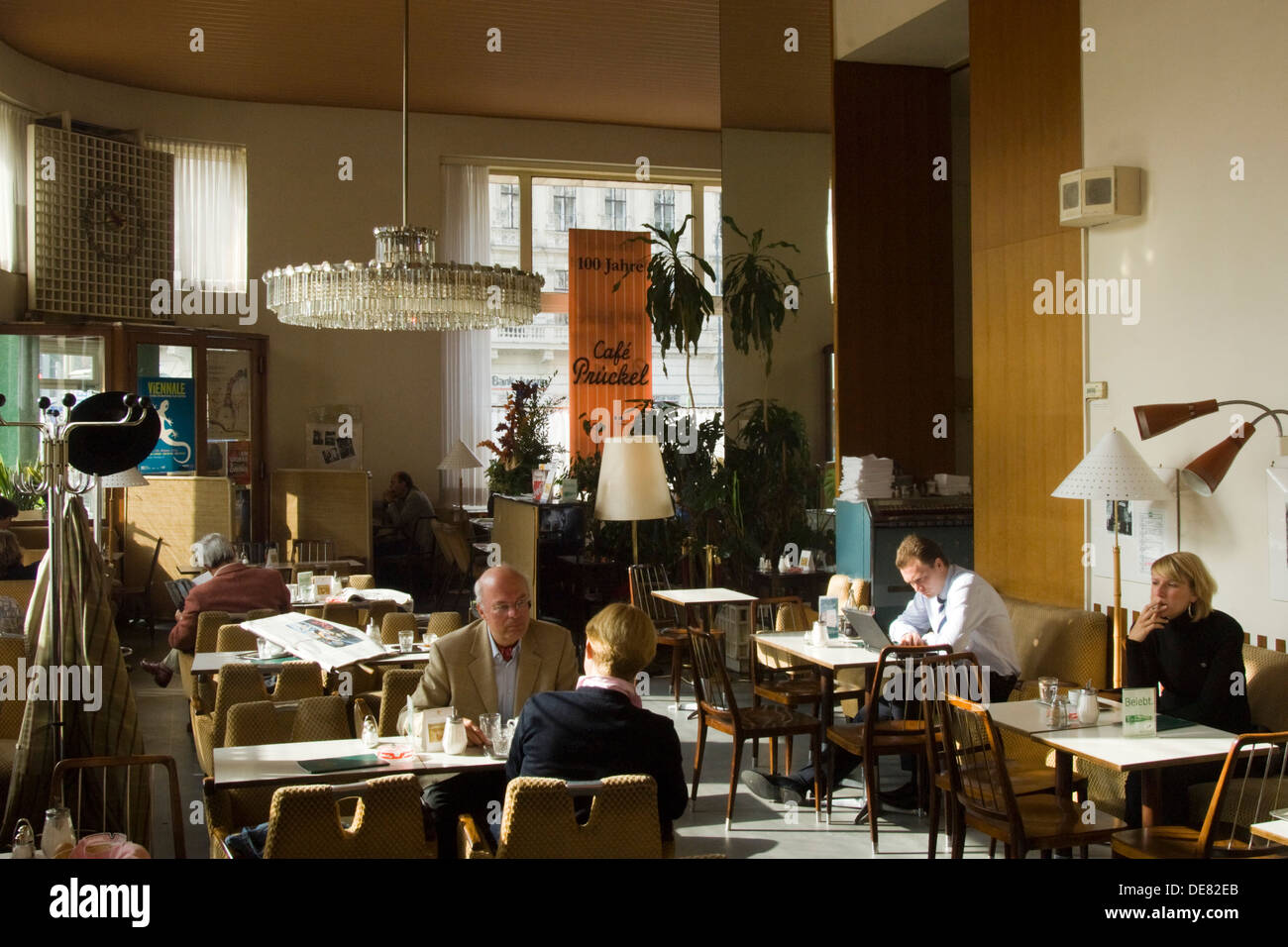 Österreich, Wien 1, Stubentor, das Wiener Kaffeehaus Cafe Prückel existiert schon Seit Jahren 100. Foto Stock