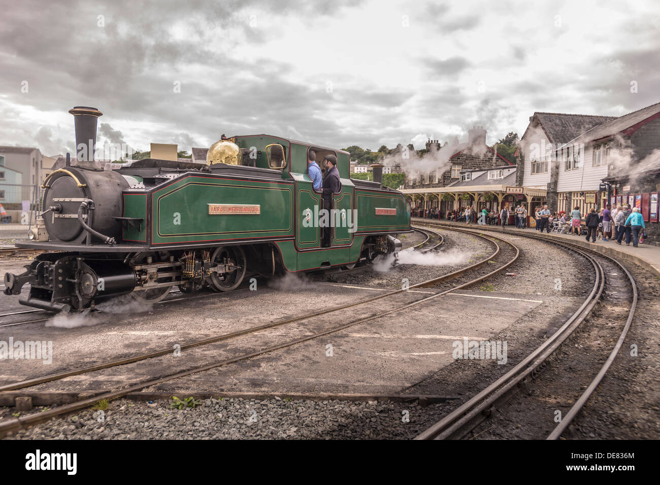 Un 0-4-4-0 Double Fairlie serbatoio del motore raffigurato sulla stazione Pothmadog sul Festiniog railway. Foto Stock