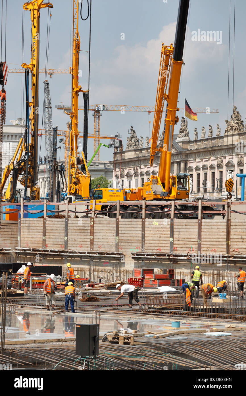 Berlino, Germania, la costruzione della piastra di fondamenta per il Palazzo di Berlino Foto Stock