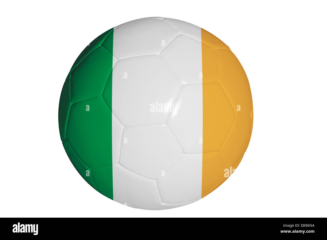 Bandiera irlandese grafica sul pallone da calcio isolato su bianco Foto Stock
