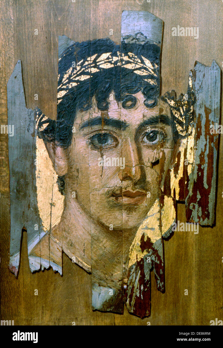 Ritratto di una gioventù in una ghirlanda d'oro, la mummia Fayum ritratto, Romano-Egyptian, inizi II secolo. Artista: sconosciuto Foto Stock