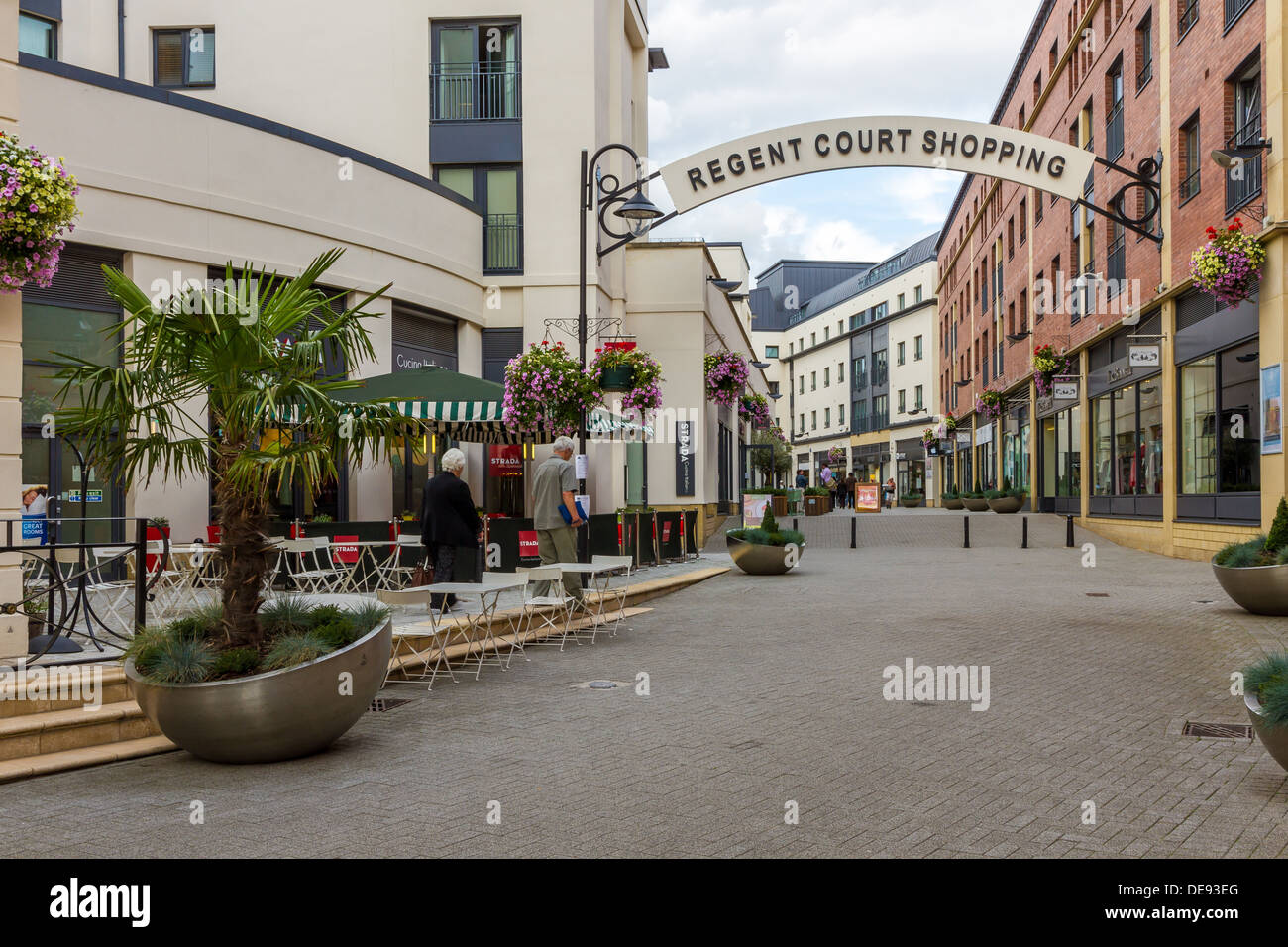 Regent Court Shopping Centre in Royal Leamington Spa Warwickshire. Foto Stock