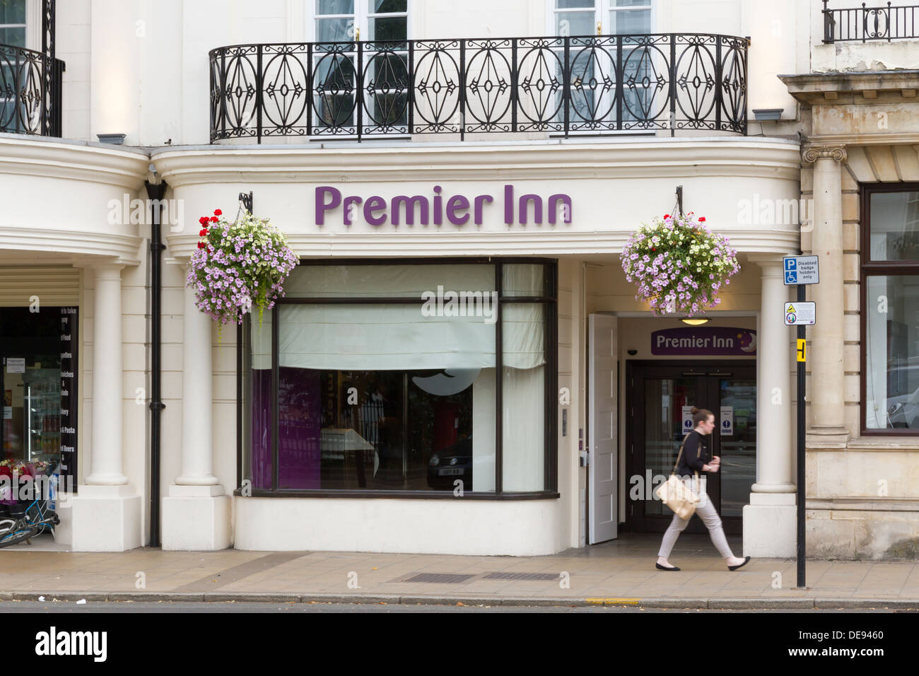 Esterno del Premier Inn hotel in Royal Leamington Spa Warwickshire. Foto Stock