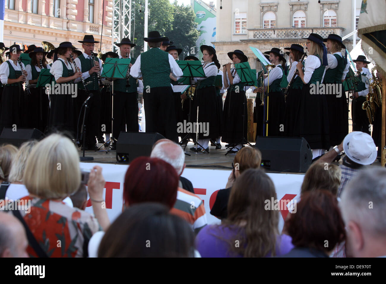 Della società di musica da Sacilia Schemmerberg in tedesco folk costi durante il quarantasettesimo festival di folklore a Zagabria in Croazia su luglio 19,2013 Foto Stock