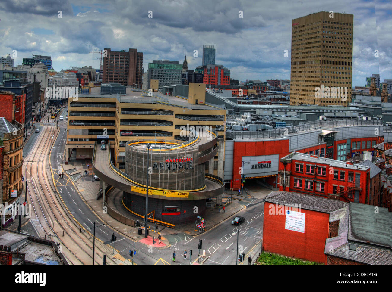 Vista crepuscolo sul centro di Manchester / Arndale guardando verso sud, NW Inghilterra, Regno Unito, M4 3AQ Foto Stock