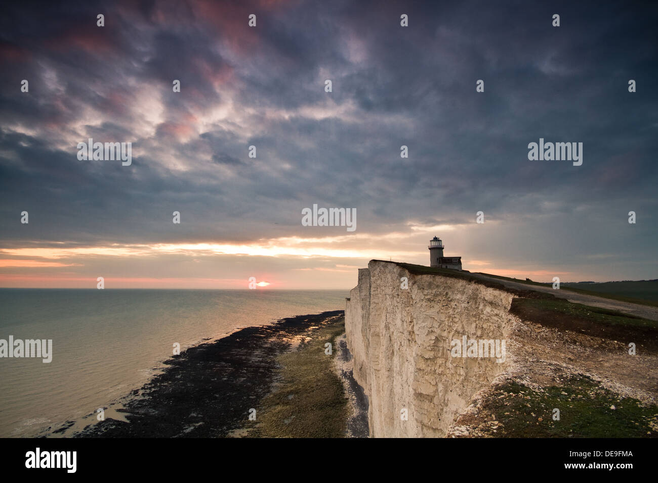 Il Belle Tout Lighthouse, East Sussex, Beachy Head durante il tramonto Foto Stock