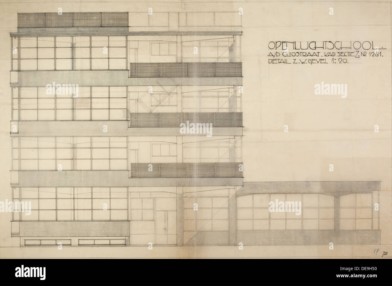 La Openluchtschool (Open-Air School) progettata da Bas de Zwaan si concentra sull'importanza della salute e degli ambienti di apprendimento all'aperto. Il concetto, nato all'inizio del XX secolo, integra l'educazione con la natura, promuovendo il benessere attraverso l'esposizione all'aria fresca e alla luce solare. Il progetto evidenzia il ruolo della pianificazione urbana nel miglioramento della salute pubblica. Foto Stock