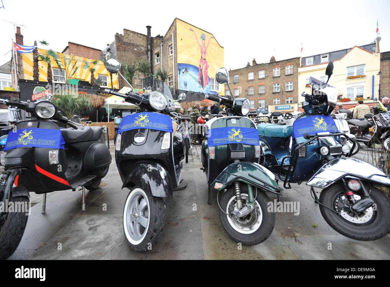 Abbassare Marsh, Waterloo, Londra, Regno Unito. 14 settembre 2013. Scooter alla celebrazione di anni sessanta la cultura giovanile nella palude inferiore, Waterloo. Credito: Matteo Chattle/Alamy Live News Foto Stock