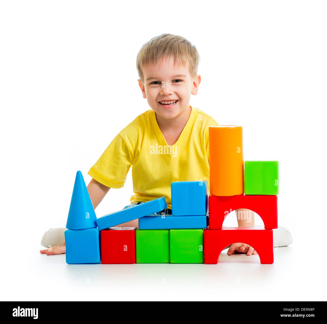 Kid giocando con blocchi di costruzione Foto Stock