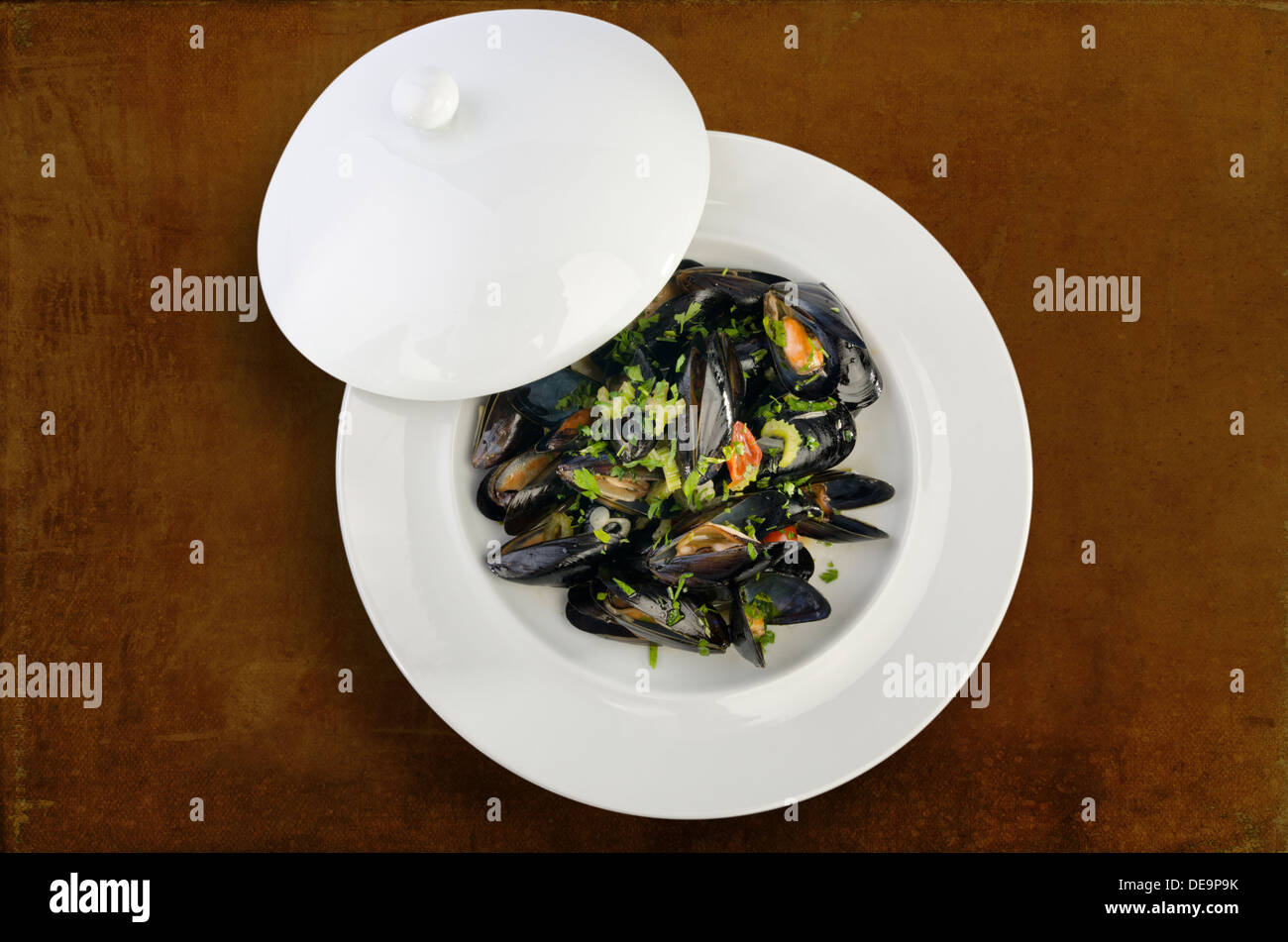 Le cozze al vapore insalata - isolato Foto Stock