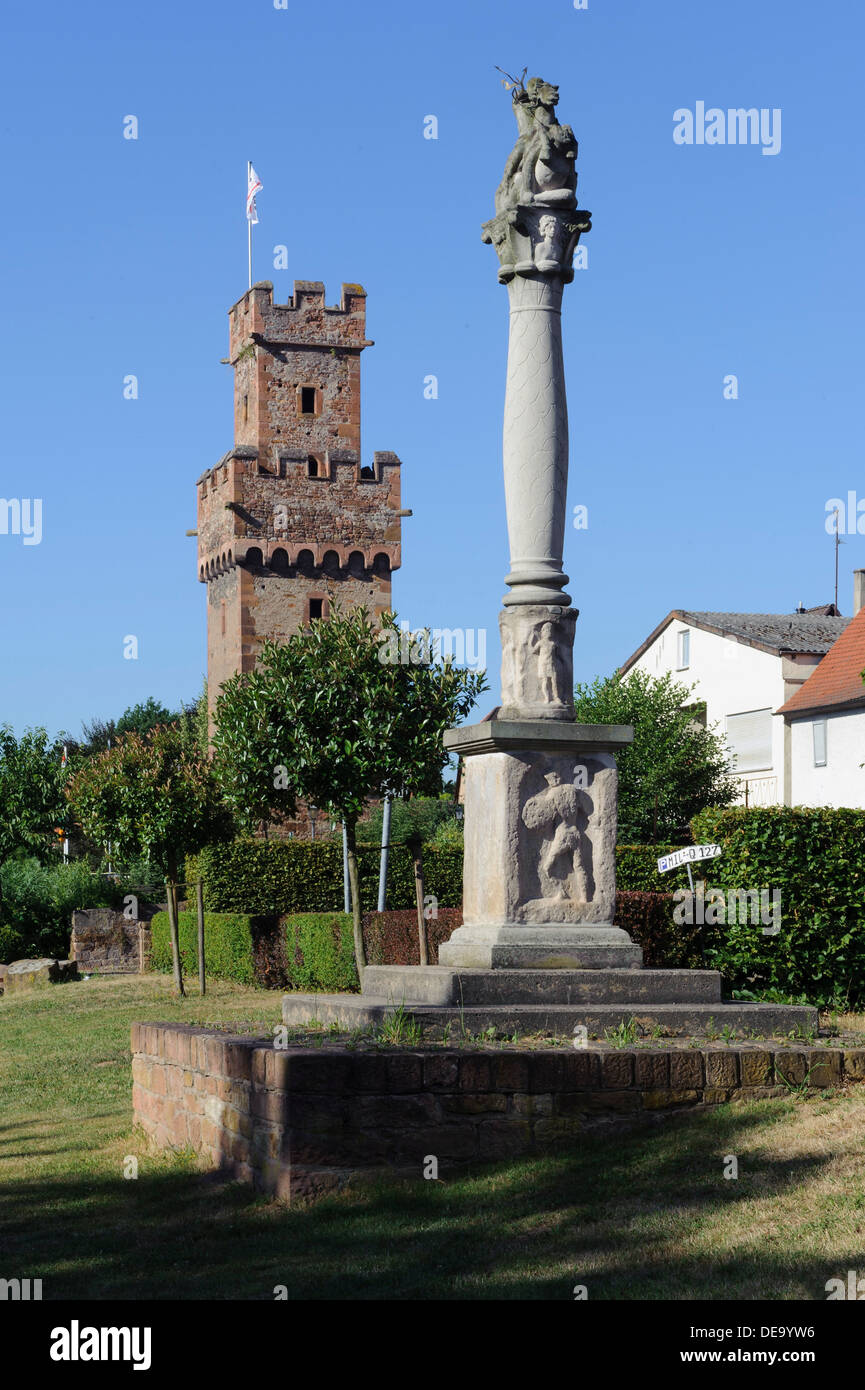 Giove romano giganti pilastro (1.-3. c...) e carità torre (14. c) in Obernburg sul principale, Baviera, Germania Foto Stock